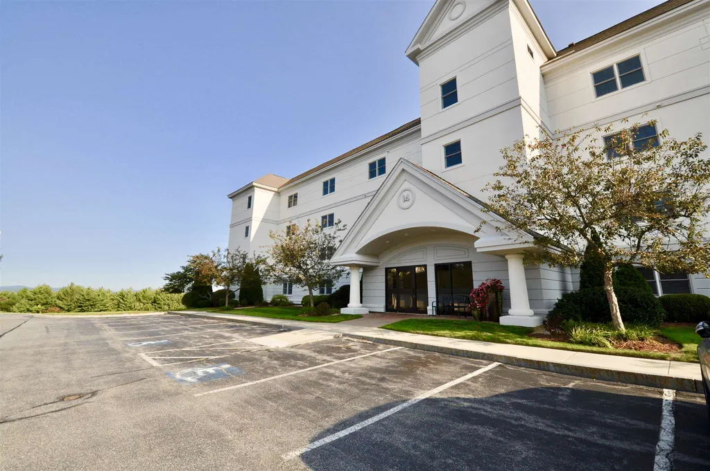 14 Mountain Laurels Drive Nashua NH 03062