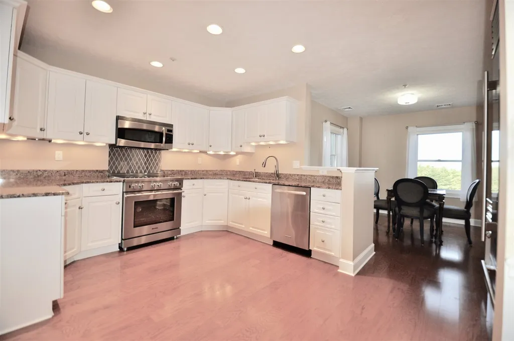 14 Mountain Laurels Drive Nashua NH 03062
