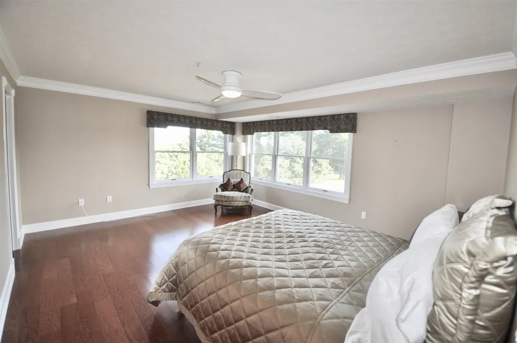 14 Mountain Laurels Drive Nashua NH 03062
