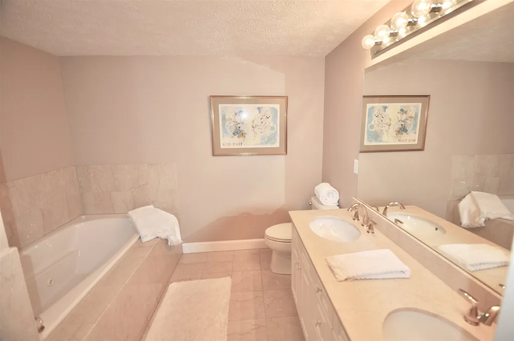 14 Mountain Laurels Drive Nashua NH 03062