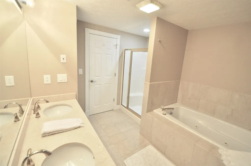 14 Mountain Laurels Drive Nashua NH 03062