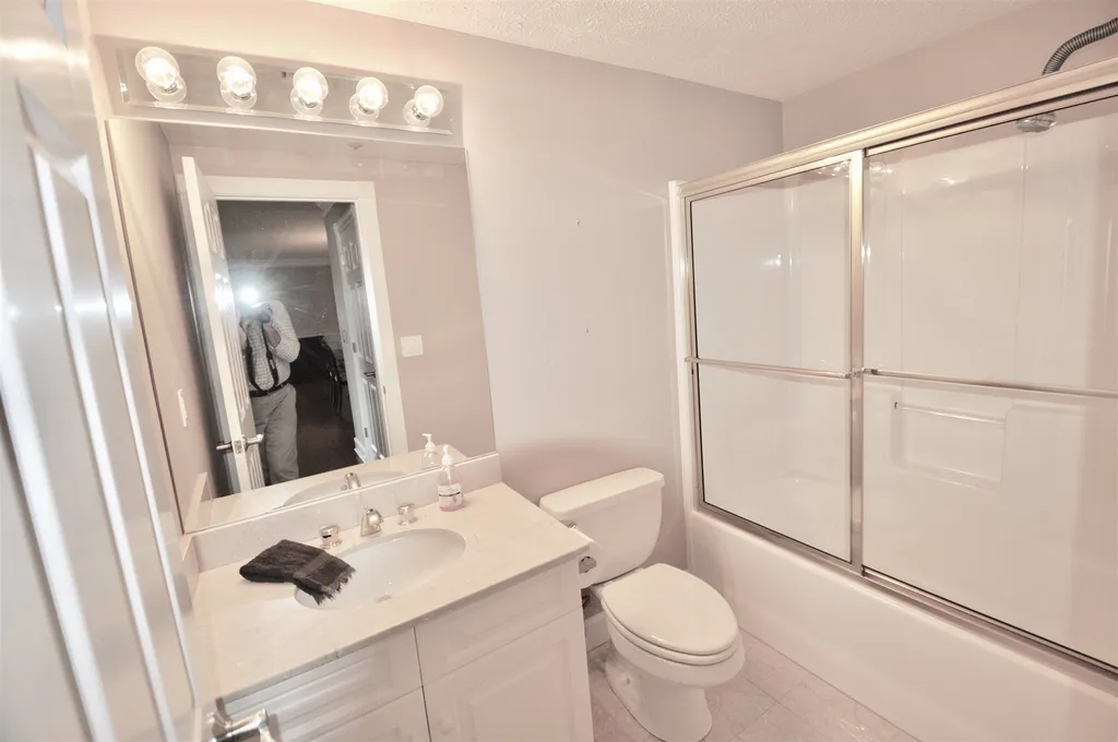 14 Mountain Laurels Drive Nashua NH 03062