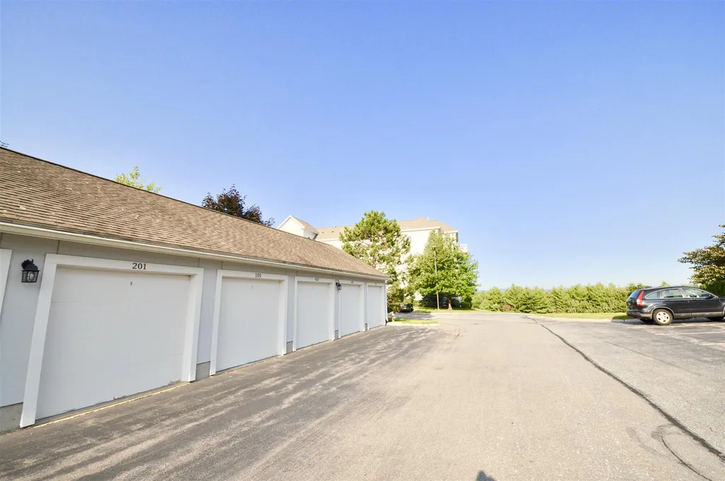 14 Mountain Laurels Drive Nashua NH 03062