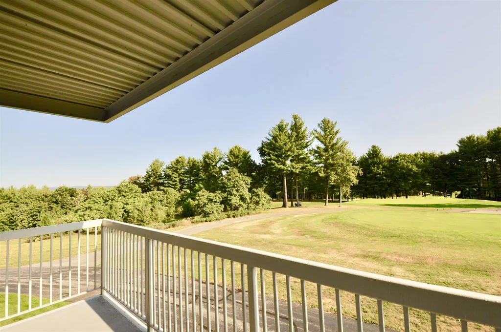 14 Mountain Laurels Drive Nashua NH 03062