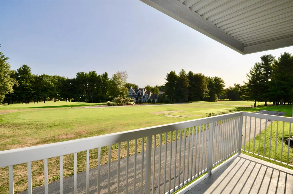 14 Mountain Laurels Drive Nashua NH 03062