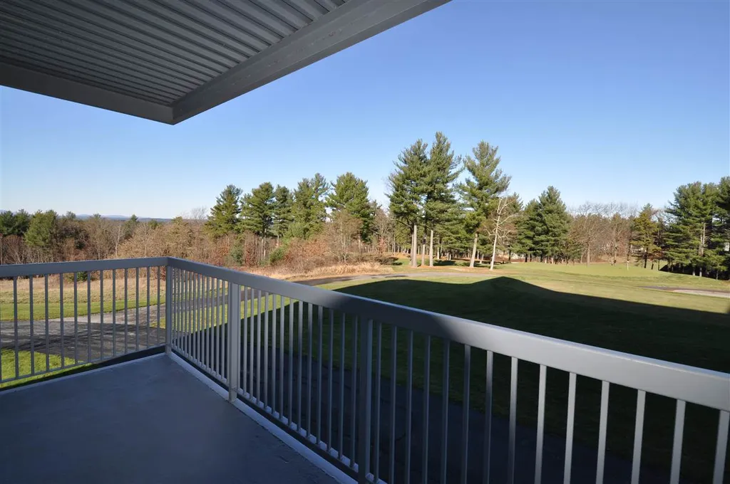 14 Mountain Laurels Drive Nashua NH 03062