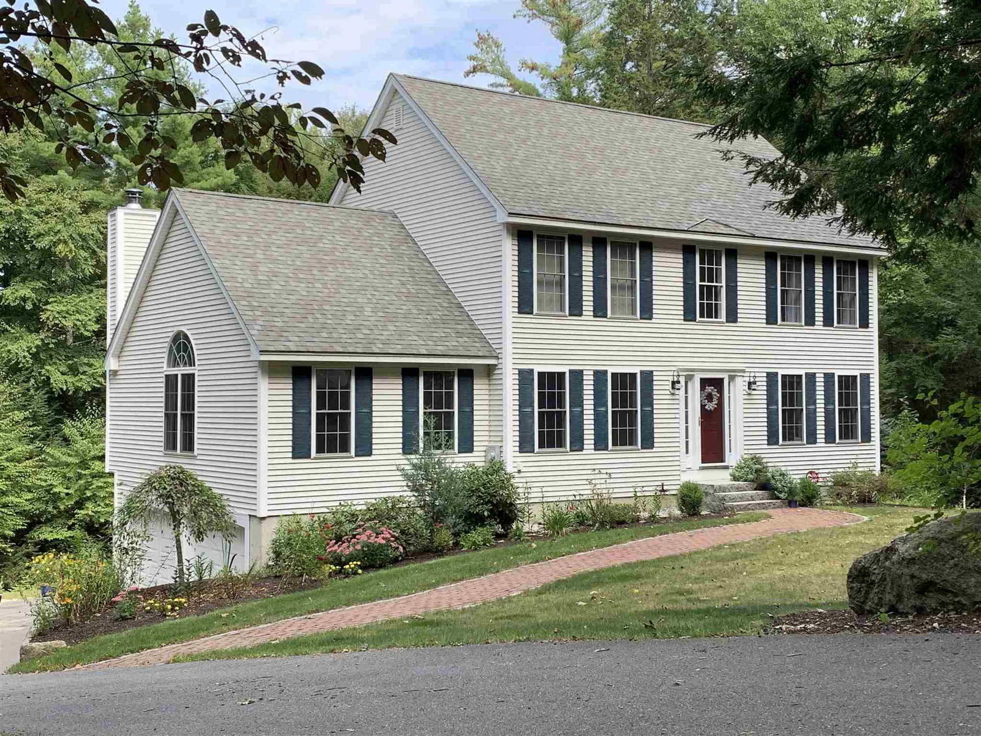 128 Appletree Road Auburn NH 03032