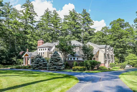 18 Twin Brook Lane Bedford NH 03110