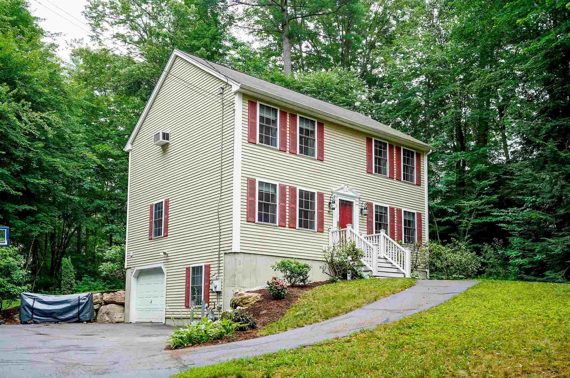 52 Zapora Drive Hooksett NH 03106