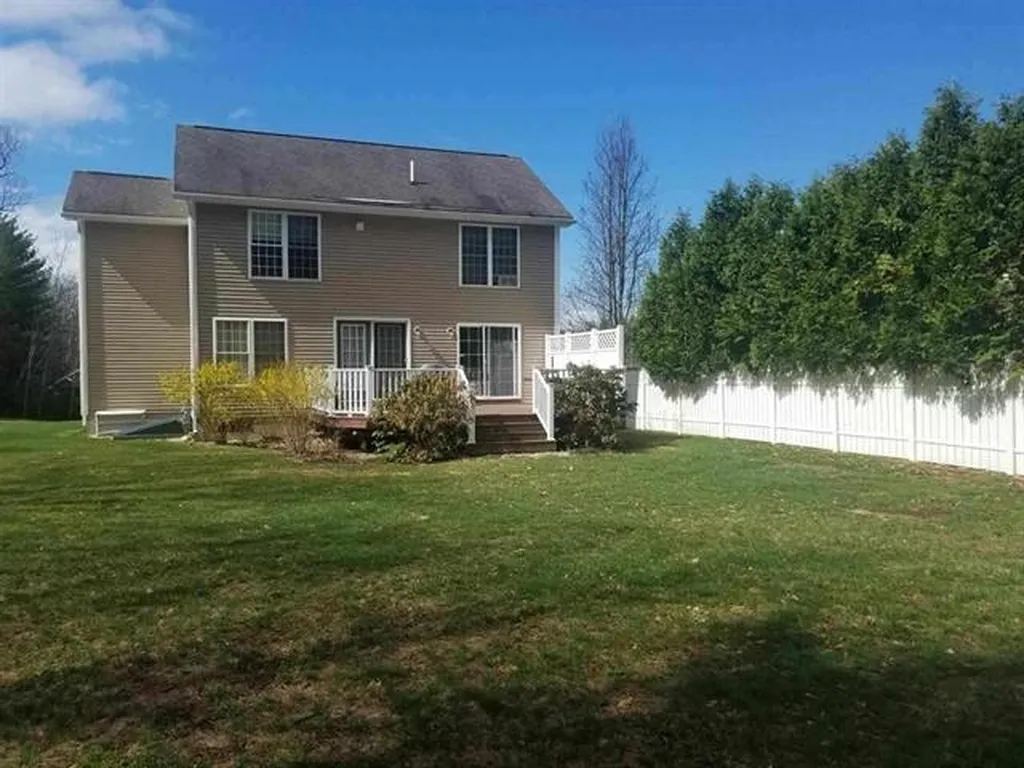 16 Devinne Drive Concord NH 03301
