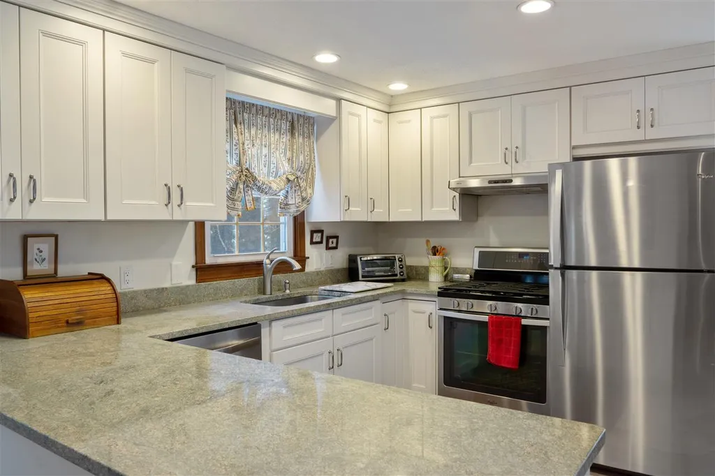 11 Jennifer Lane Jaffrey NH 03452