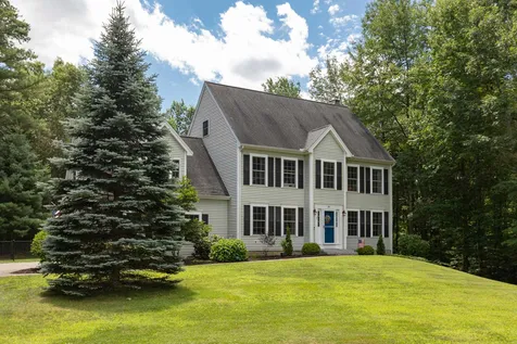 30 Wiggin Way Stratham NH 03885