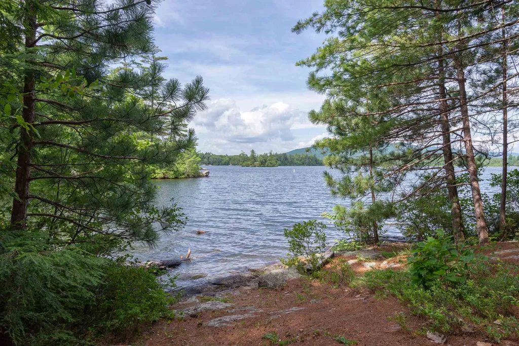 24 Gansy Lane Moultonborough NH 03254