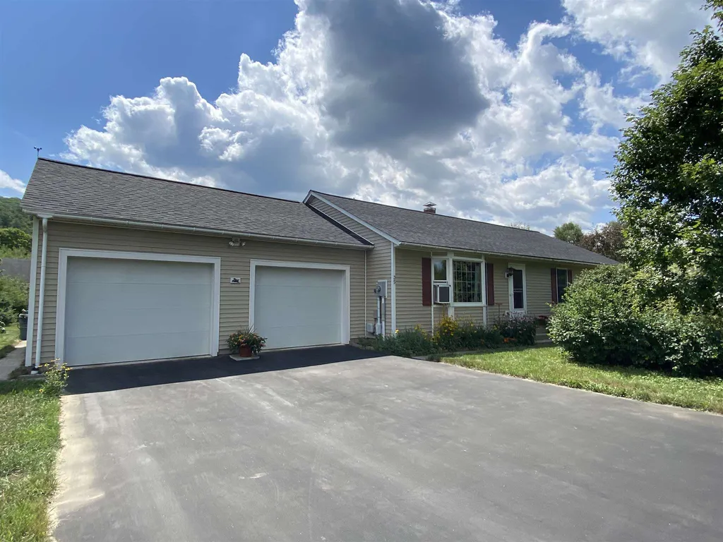 35 Dearborn Circle Walpole NH 03608