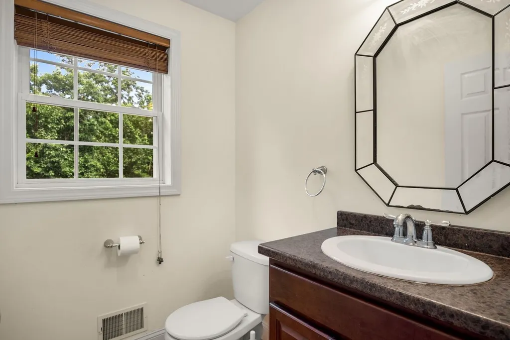 128 Elanor Way Weare NH 03281