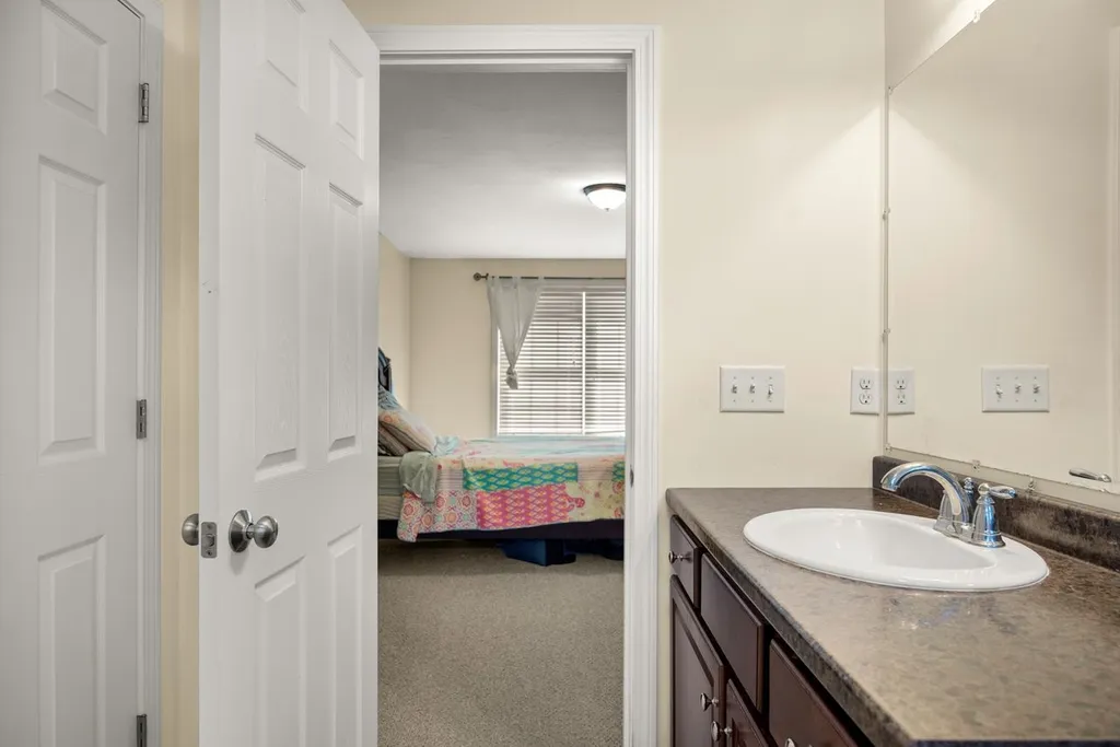 128 Elanor Way Weare NH 03281