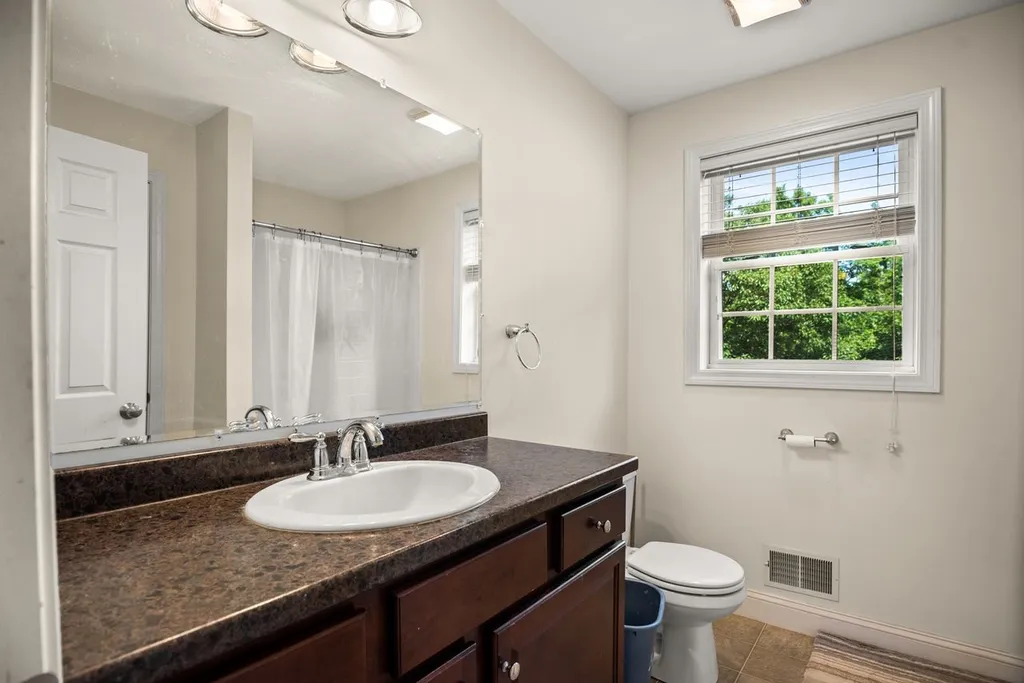 128 Elanor Way Weare NH 03281