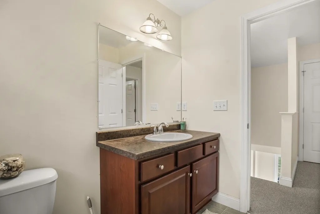 128 Elanor Way Weare NH 03281