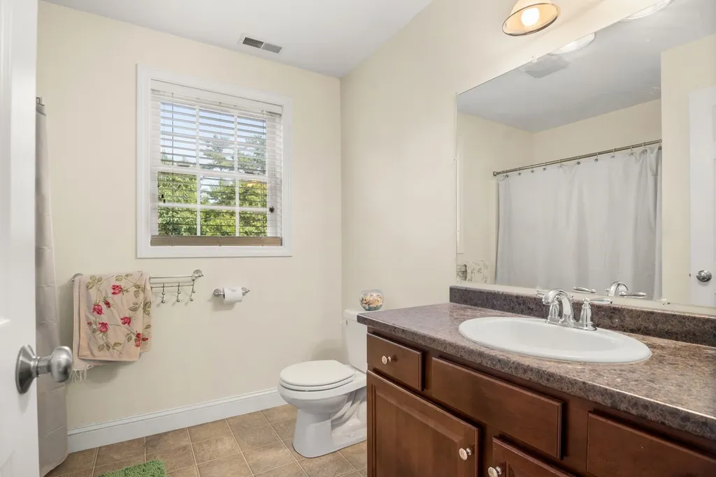 128 Elanor Way Weare NH 03281
