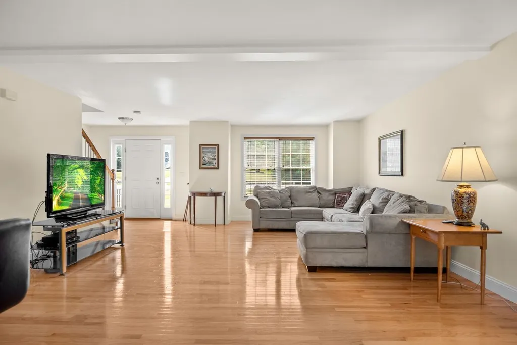 128 Elanor Way Weare NH 03281