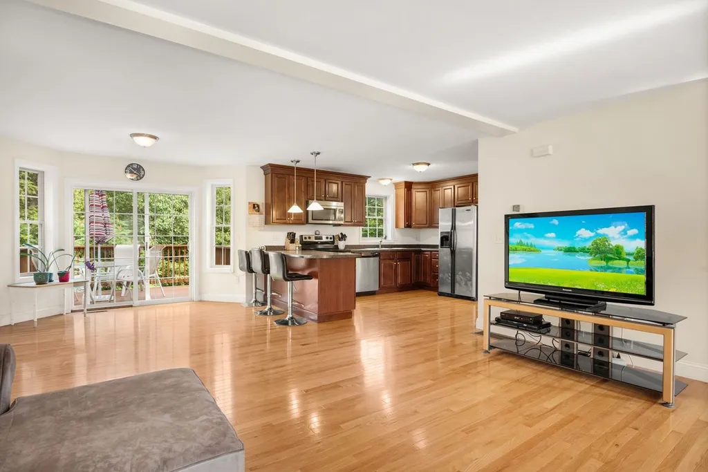 128 Elanor Way Weare NH 03281
