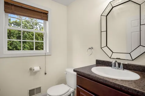 128 Elanor Way Weare NH 03281