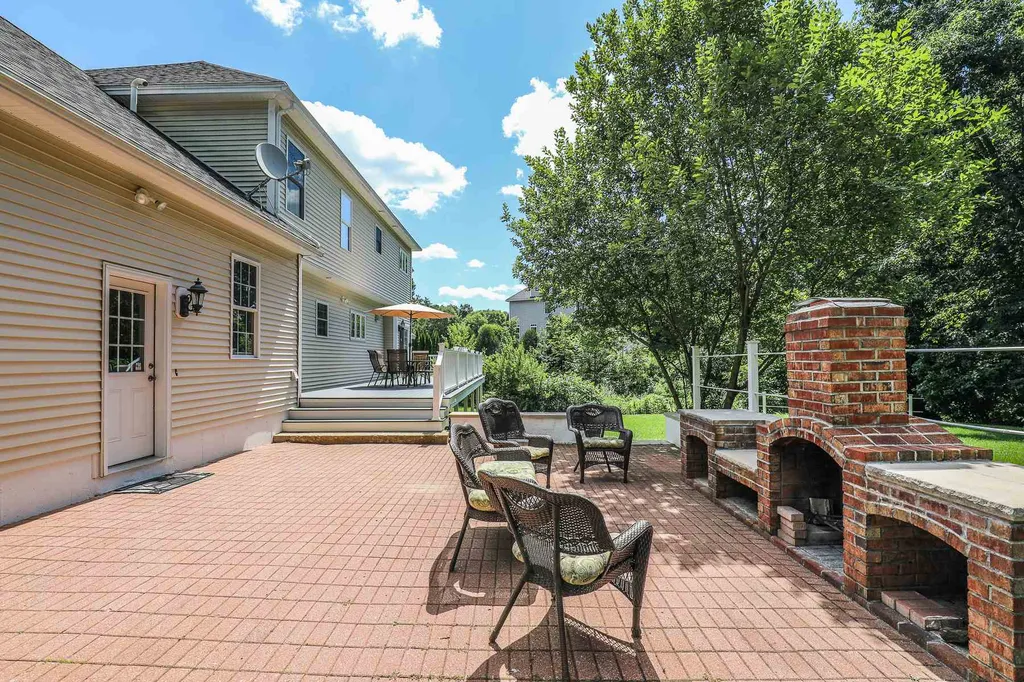 21 Edinburgh Road Windham NH 03087