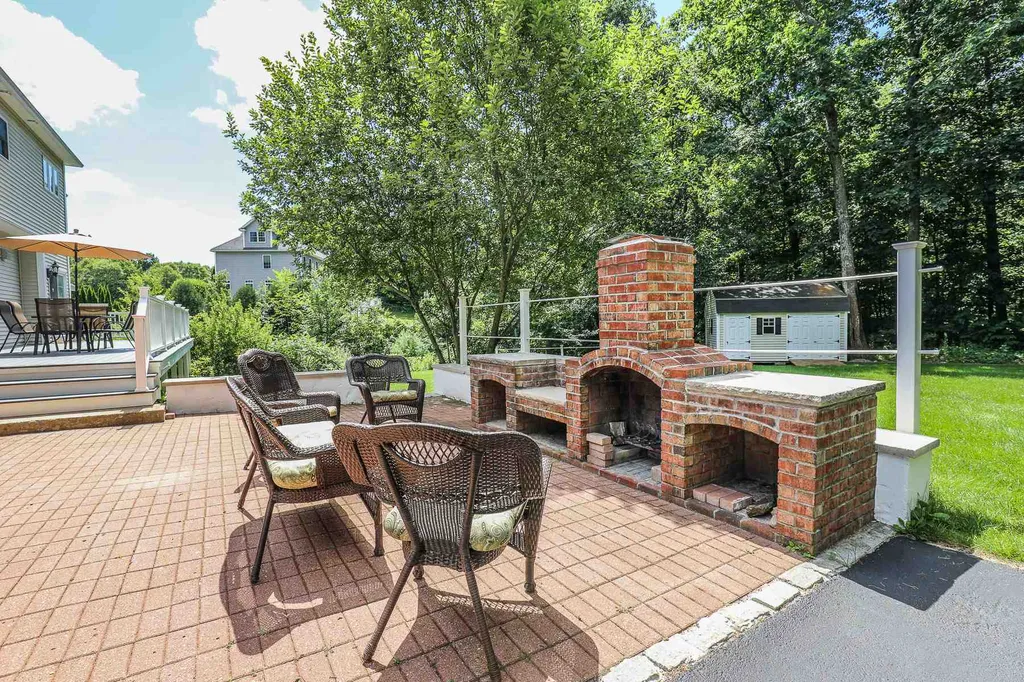 21 Edinburgh Road Windham NH 03087