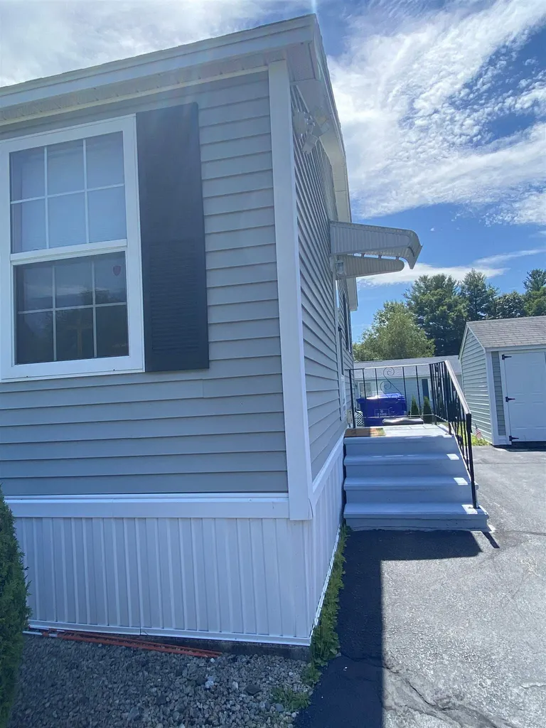 35 Krystal Drive Hudson NH 03051