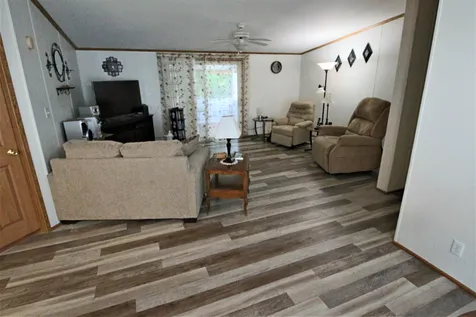 23 Hawaii Lane Rochester NH 03867
