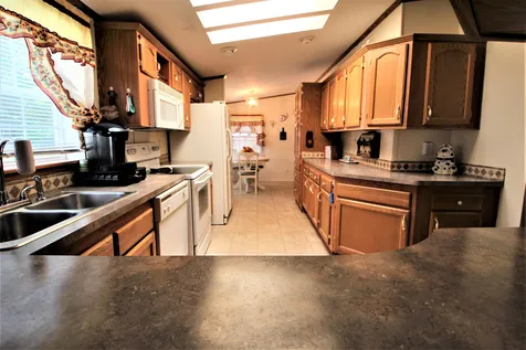 23 Hawaii Lane Rochester NH 03867