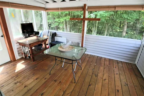 23 Hawaii Lane Rochester NH 03867