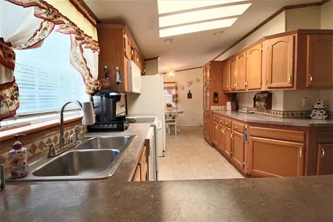 23 Hawaii Lane Rochester NH 03867