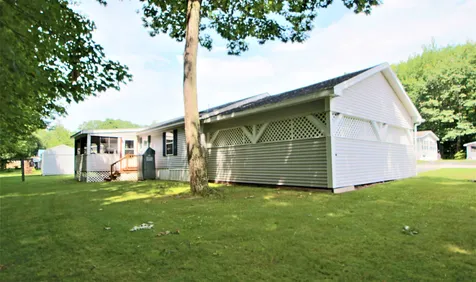 23 Hawaii Lane Rochester NH 03867