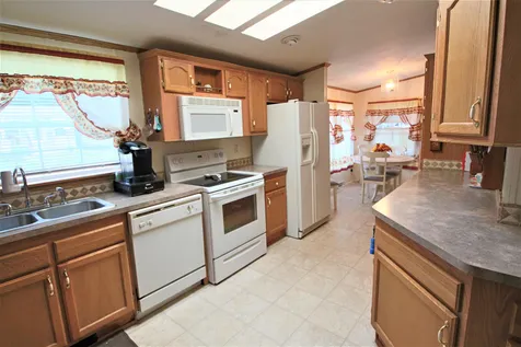 23 Hawaii Lane Rochester NH 03867