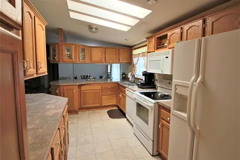 23 Hawaii Lane Rochester NH 03867