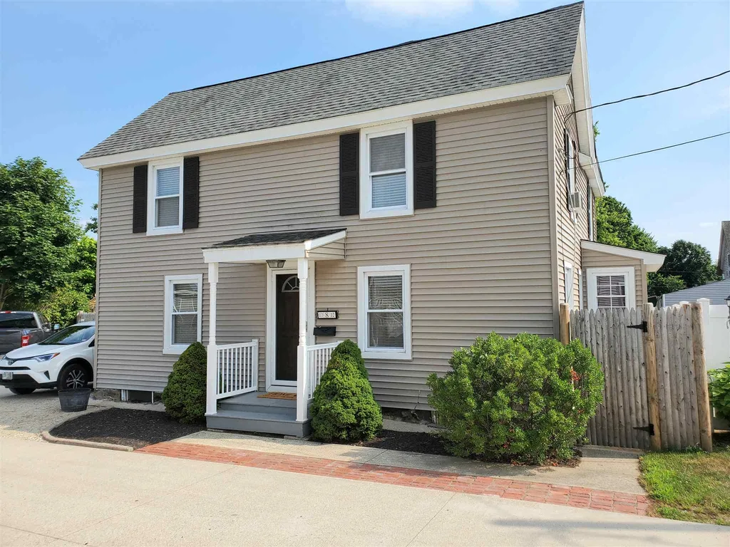8 1/2 Highland Avenue Derry NH 03038