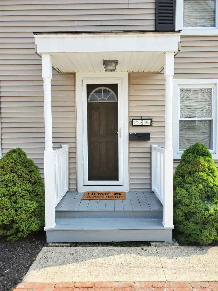 8 1/2 Highland Avenue Derry NH 03038