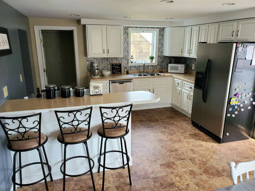8 1/2 Highland Avenue Derry NH 03038