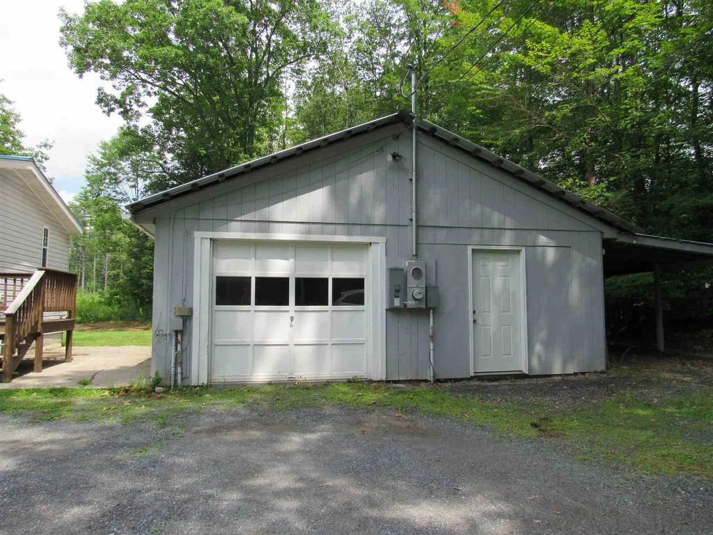 807 Old Acworth Stage Road Charlestown NH 03603