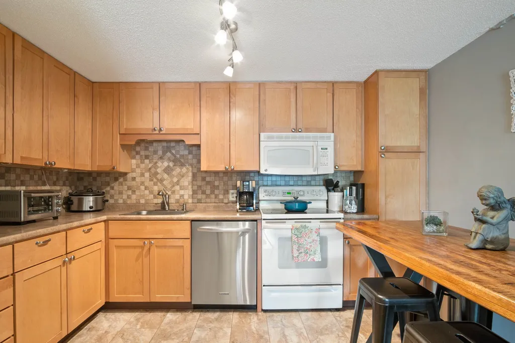 1305 White Cedar Boulevard Portsmouth NH 03801
