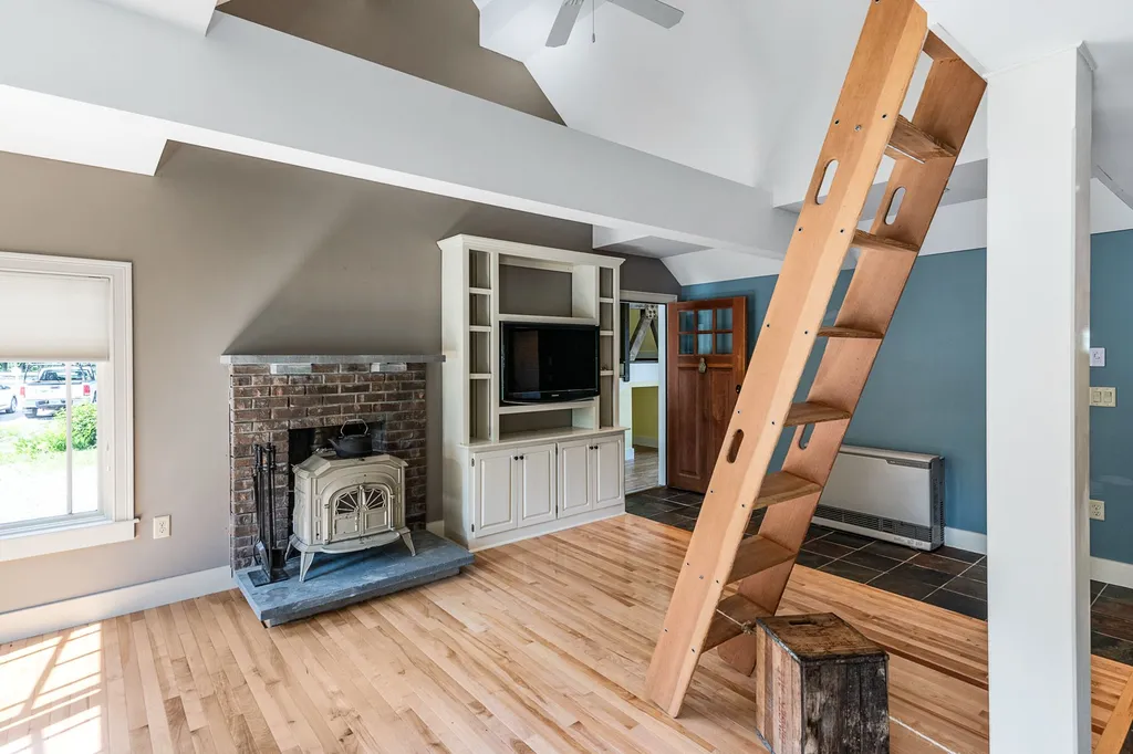 1005 Lake Avenue Sunapee NH 03751