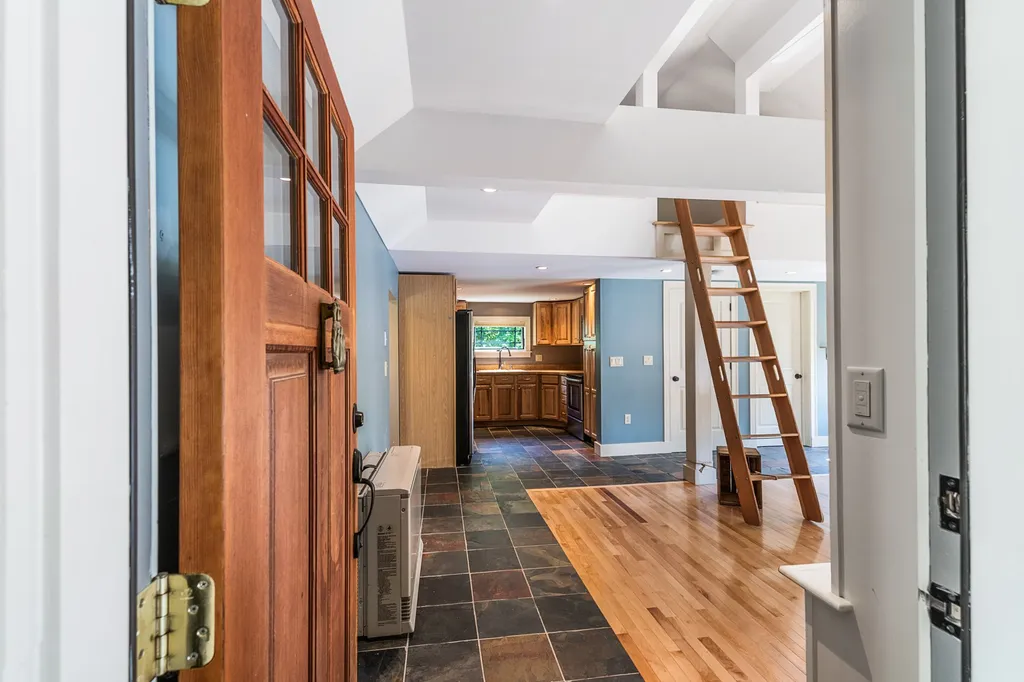 1005 Lake Avenue Sunapee NH 03751