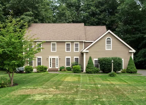 27 Colleen Drive Salem NH 03079