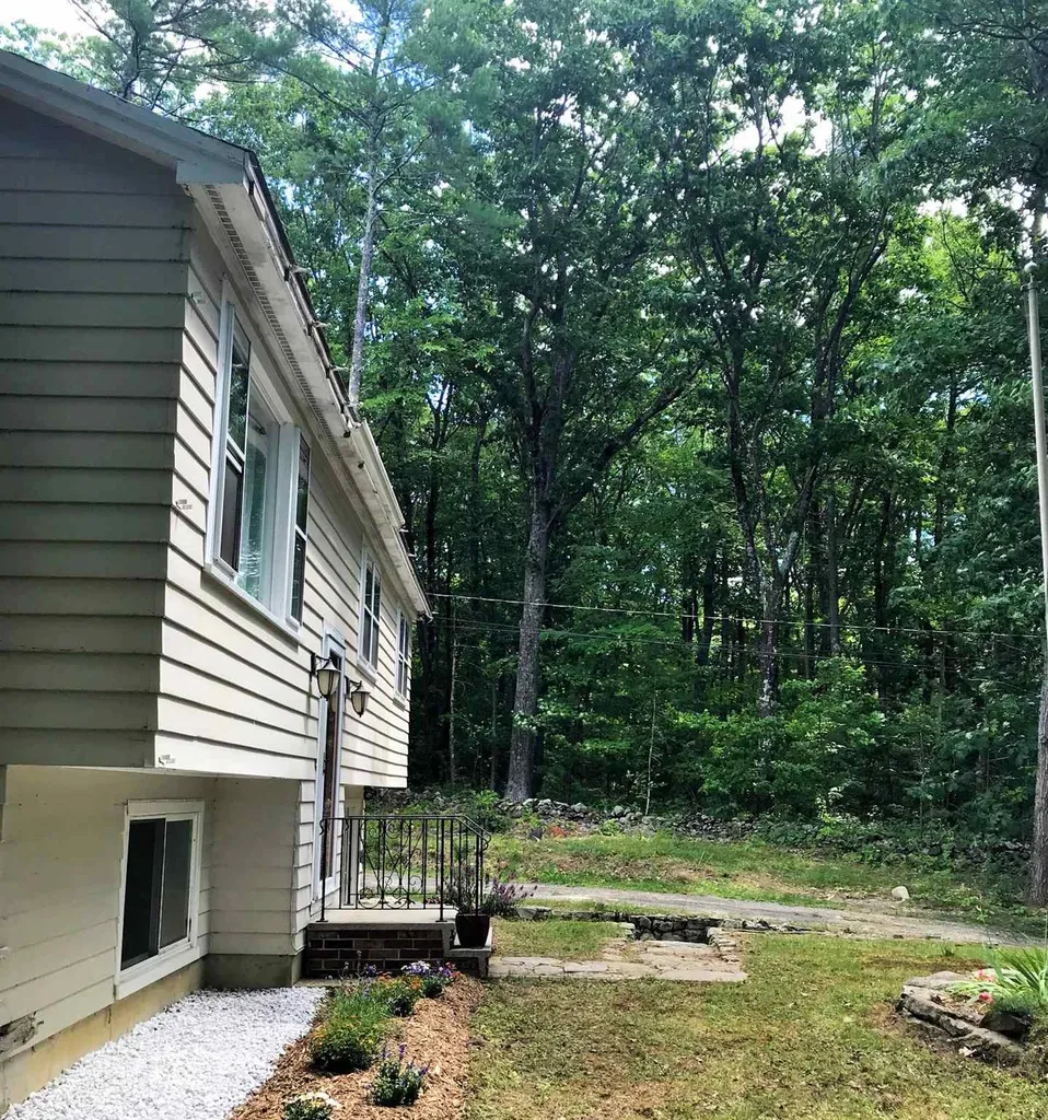 13 Longmarsh Road Durham NH 03824