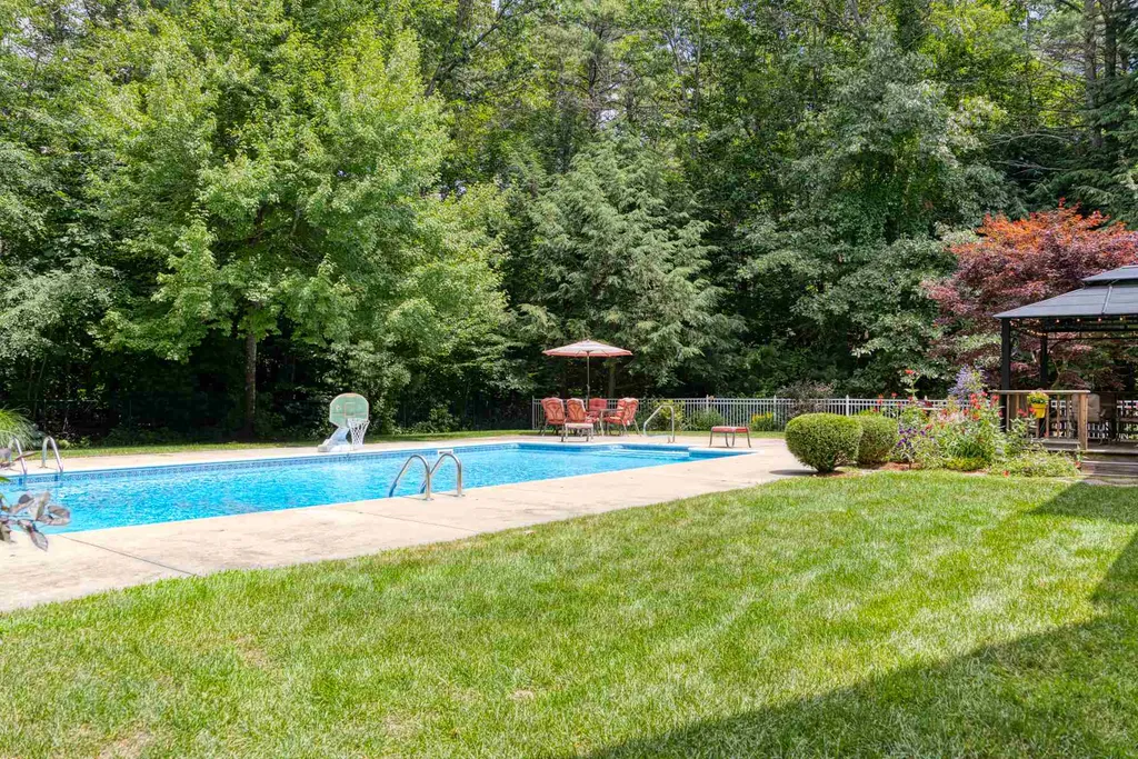 85 Dudley Road Brentwood NH 03833
