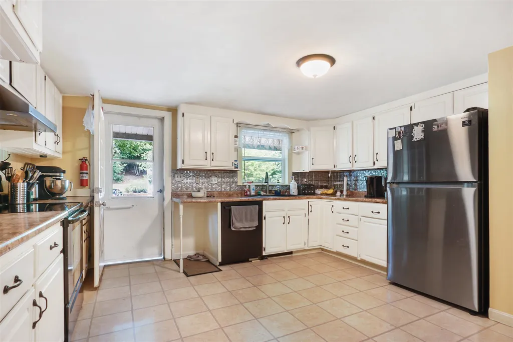 14 Hoyt Street Merrimack NH 03054