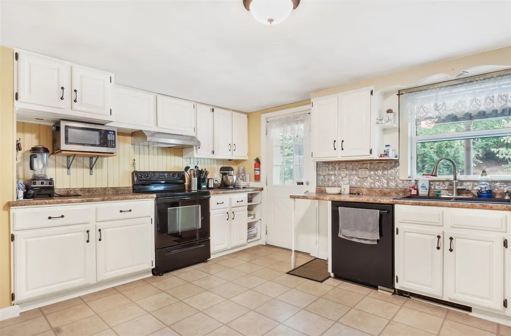 14 Hoyt Street Merrimack NH 03054