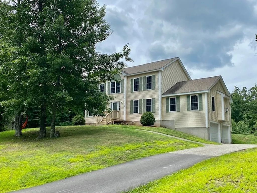 9 Philip Way Newton NH 03858