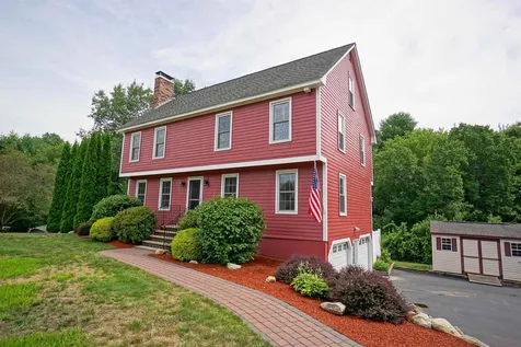 8 Heron Drive Londonderry NH 03053